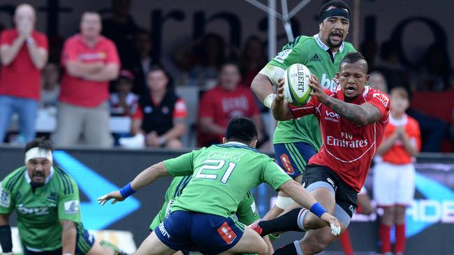 Elton Jantjies of the Lions attacks against the Highlanders.