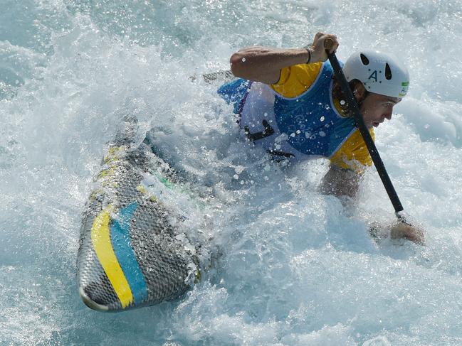 Australia's Ian Borrows competes in the Men's C1 semifinal canoe slalom competition at the Whitewater stadium during the Rio 2016 Olympic Games in Rio de Janeiro on August 9, 2016. / AFP PHOTO / Carl DE SOUZA