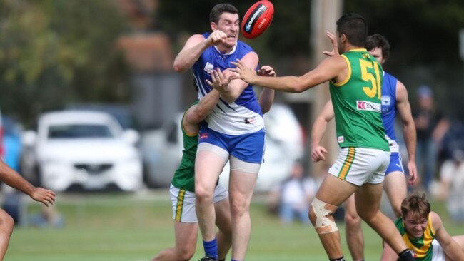 Andrew Renton gets a handball away in 2019. Picture: Field of View Sports Photography