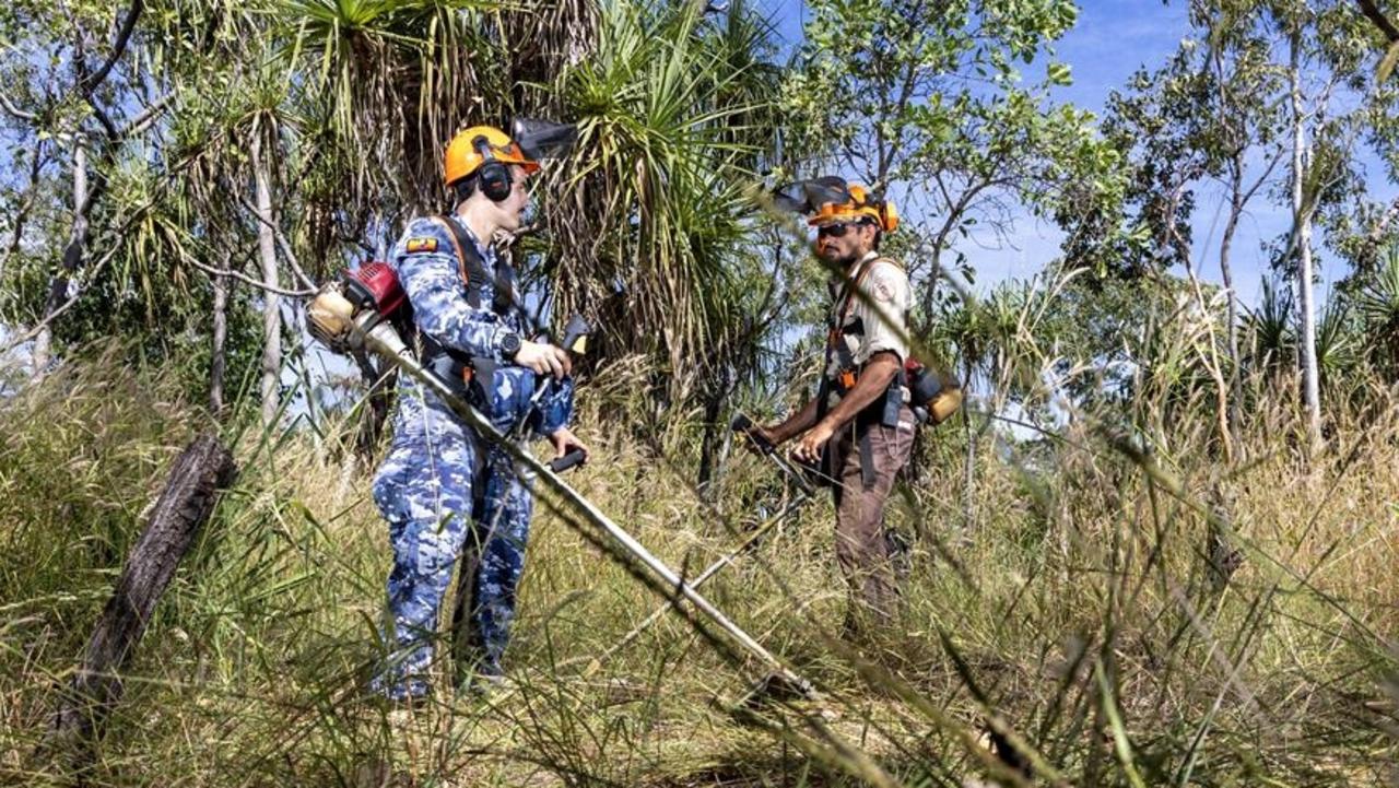Northern Territory Parks and Wildlife ranger Phillip Johns briefs Aircraftman Gianmarco Tesolin before clearing the Jatbula Trail, Northern Territory. Picture: LACW Mikaela Fernlund / Supplied