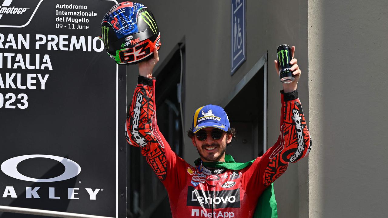 Francesco Bagnaia festeggia dopo aver vinto l'Autodromo Italiano.  (Foto di Filippo Montefort/AFP)