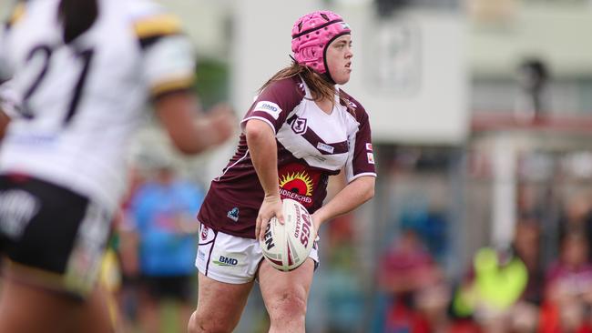 Rilee Jorgensen, 16, looks to pass for the Burleigh Bears. Picture: Erick Lucero