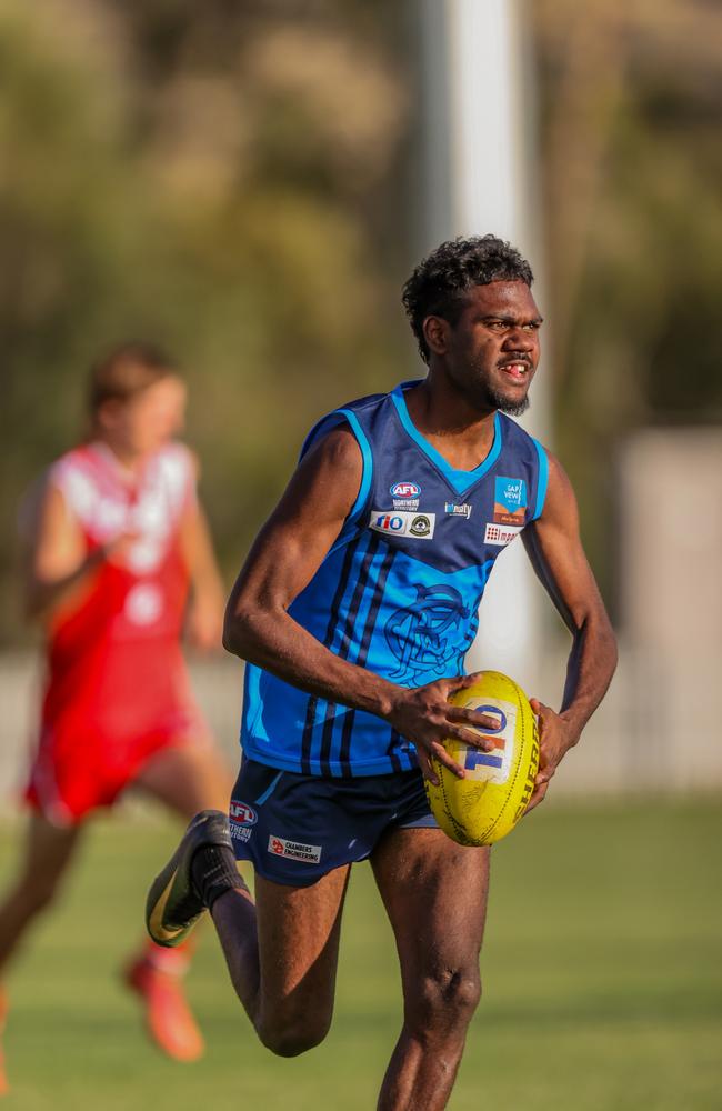 A controversial rule call played a role in deciding the match between Pioneer and Rovers in Round 2 of the 2024 CAFL season. Picture: Charlie Lowson / AFLNT Media