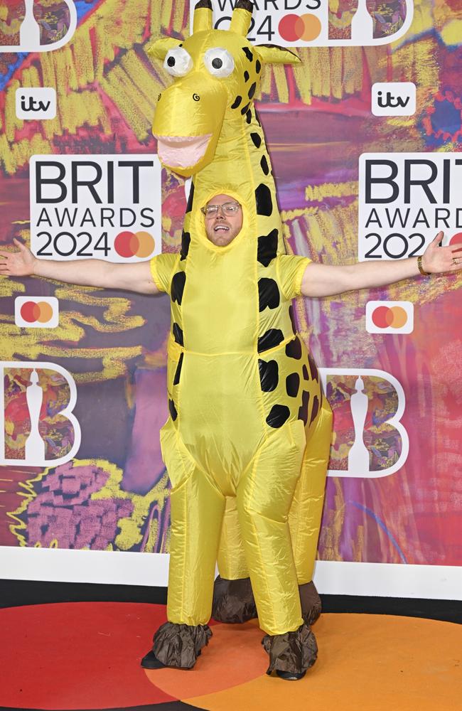 This is what we were talking about when we mentioned “bizarre” looks: Comedian Rob Beckett dressed as a giraffe. Picture: Gareth Cattermole/Getty Images