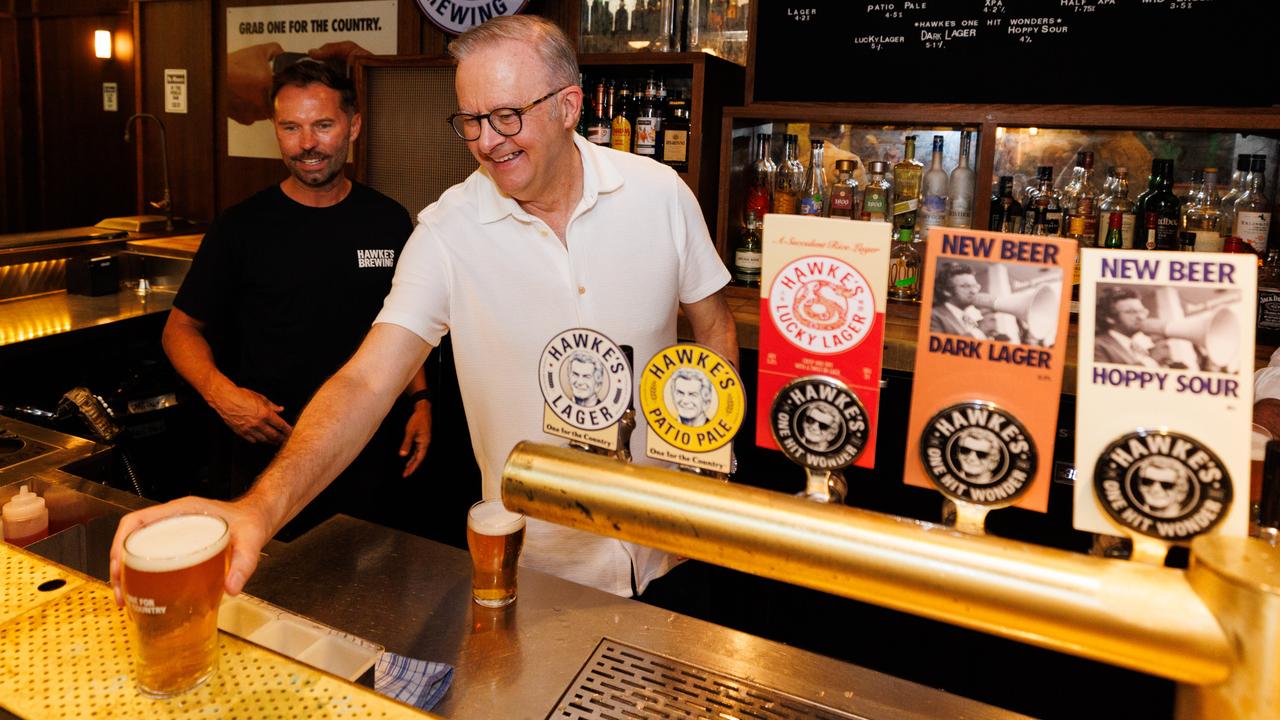 Pub quiz: Should Aussie politicians spend more time at their local?