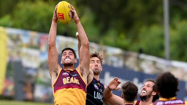 Kalin Lane rises high to mark. Picture: Bradley Kanaris/Getty Images