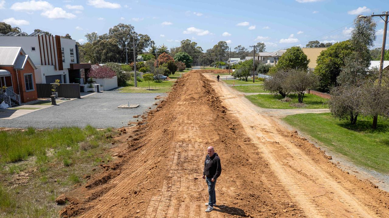 Echuca prepares for the impending floods from both the Murray and Campaspe rivers. Picture: Jason Edwards