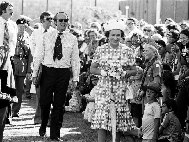 Territorians get their chance to be in proximity of Her Royal Majesty during her 1977 visit. Picture: NT News staff photographer.