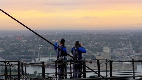 Renowned landscape photographer and Fujifilm Australia Ambassador Glenn McKimmin will host a series of masterclasses from on top of the Sydney Harbour Bridge. Picture: Supplied.