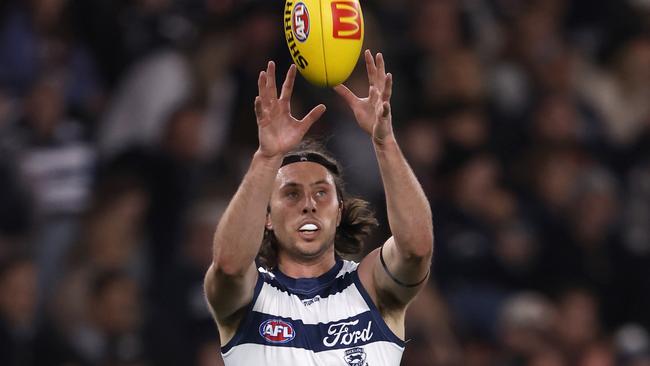 MELBOURNE, AUSTRALIA - AUGUST 17:  Jack Henry of the Cats marks the ball during the round 23 AFL match between St Kilda Saints and Geelong Cats at Marvel Stadium, on August 17, 2024, in Melbourne, Australia. (Photo by Darrian Traynor/Getty Images)