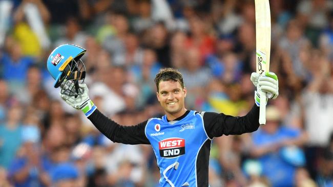 Alex Carey belted a magnificent century to power the Adelaide Strikers forward.