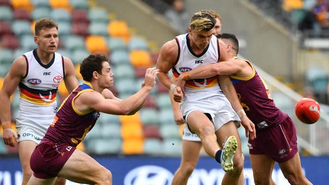 Adelaide recruit Ben Keays was unable to prevent a fourth-straight loss for the Crows. Picture: AAP Image/Darren England