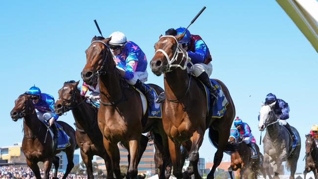 Private Life (right) holds off the charging Feroce. Picture: George Sal/Racing Photos via Getty Images