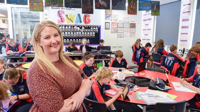 Walkerville Primary Year 7 teacher Kristan Gilbert teaching her class, with students also at home on Zoom. Picture: AAP / Brenton Edwards