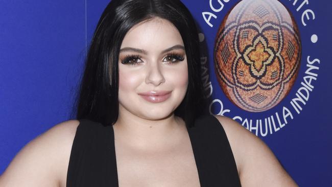 Ariel Winter Goes Braless While Shopping With Boyfriend Levi Meaden