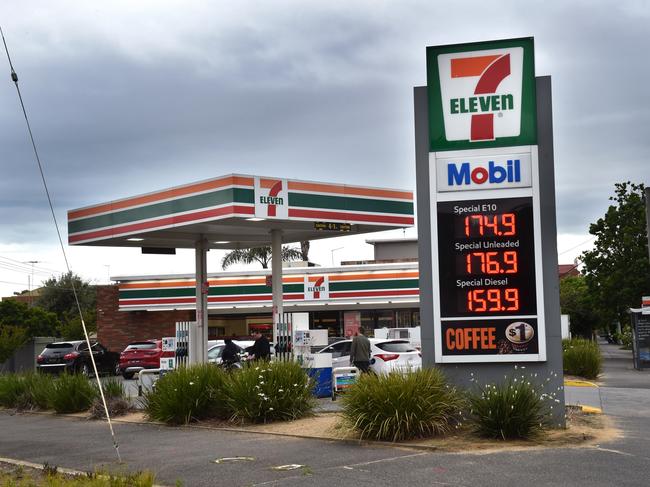 MELBOURNE, AUSTRALIA - NewsWire Photos OCTOBER 18TH, 2021: Exterior of 7-Eleven, Port Melbourne. Seven West Kerry Stokes-backed media firm Seven West is taking global convenience chain 7-Eleven to court to try to prevent the company from using 'SEVEN' branding. Picture : NCA NewsWire / Nicki Connolly