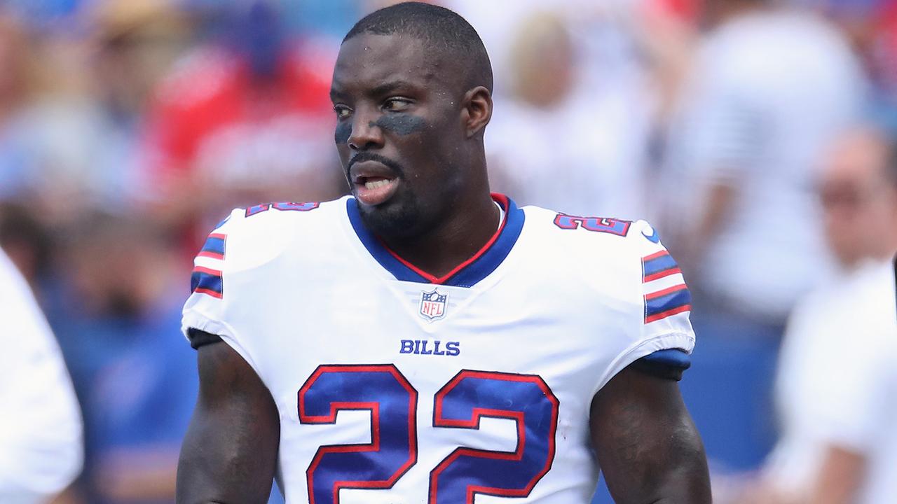 Vontae Davis #22 of the Buffalo Bills during pre-game warm-ups prior to the start of NFL game action against the Los Angeles Chargers at New Era Field on September 16, 2018 in Buffalo, New York. (Photo by Tom Szczerbowski/Getty Images)