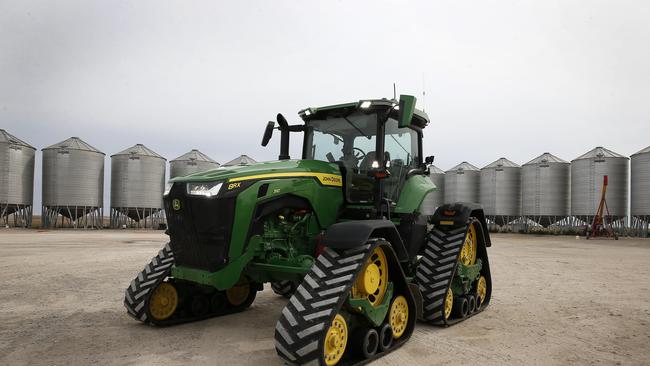 Farmers costs are rising as they are forced to use machinery manufacturers’ authorised repairers. Picture: Yuri Kouzmin