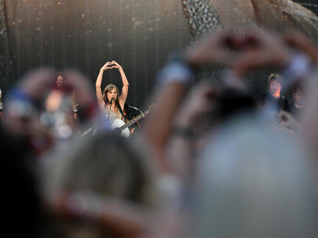 Taylor Swift shows her love for the crowd while performing in Kansas City. Picture: Fernando Leon/TAS23/Getty Images