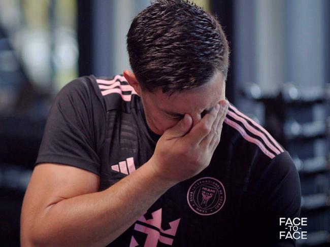 Joseph Tapine breaks down in tears on Fox League's Face to Face, while discussing his father.