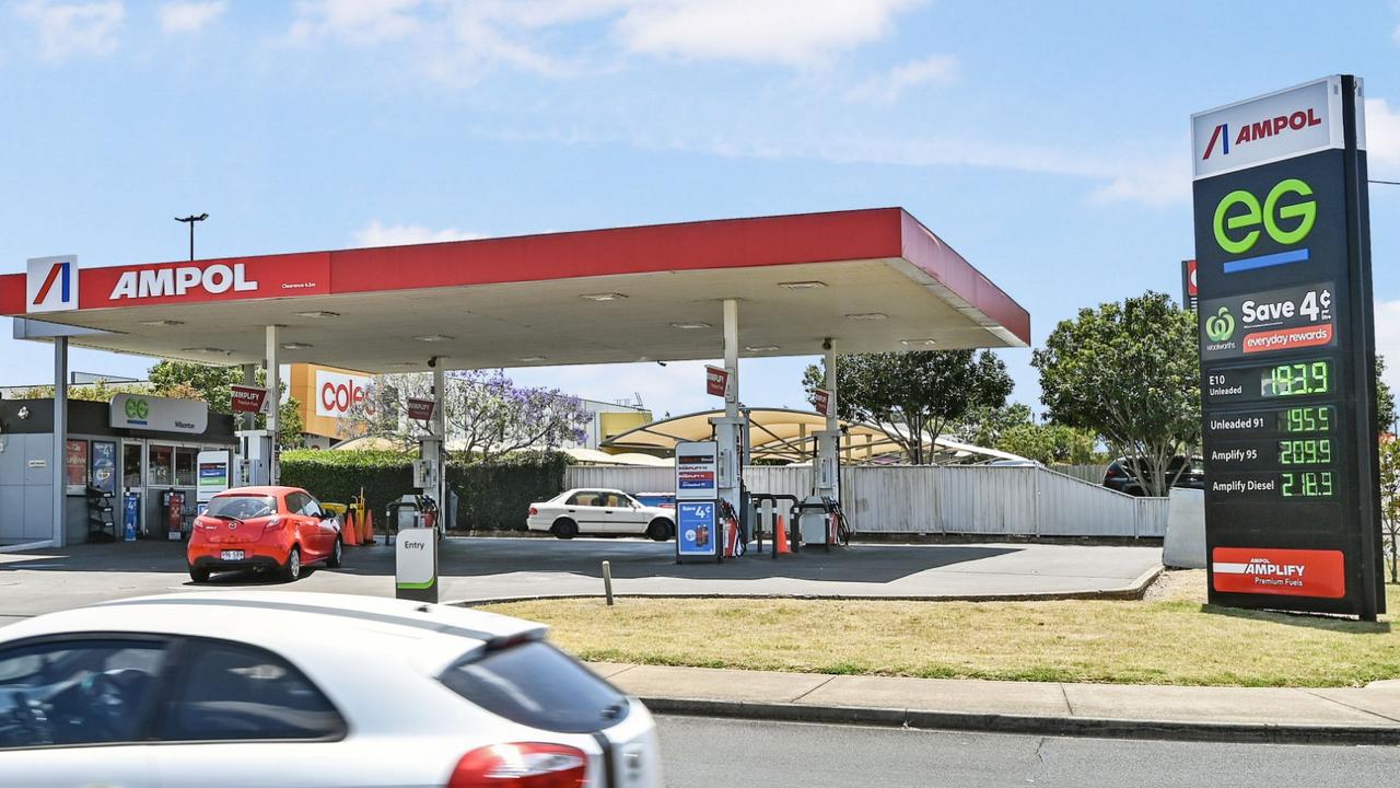 Gunman on run after servo holdup