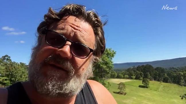 Russell Crowe and the Piggins feud