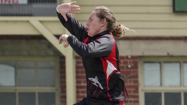 Samantha Bates in action for Essendon Maribyrnong Park. Picture: Valeriu Campan