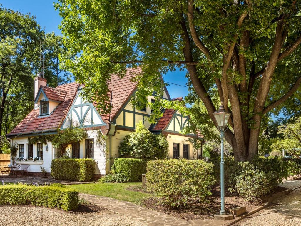 Tech billionaire Mike Cannon Brookes and wife Annie has bought Hathaway, the grand Bowral home, for $3 million. Source: realestate.com.au