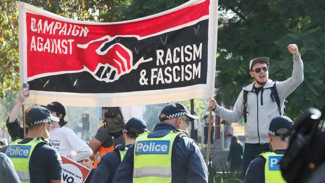 MELBOURNE, AUSTRALIA – NewsWire Photos, MAY 13, 2023. Pro and anti immigration protesters gather in Spring st in Melbourne. Picture: NCA NewsWire / David Crosling