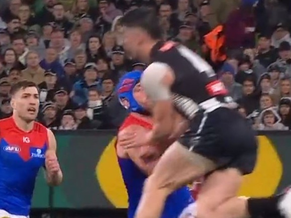 Screengrabs of  Angus Brayshaw of the Demons is being cleaned up by Brayden Maynard of the Magpies during the qualifying final between Collingwood and Melbourne at the MCG>Fox Sport