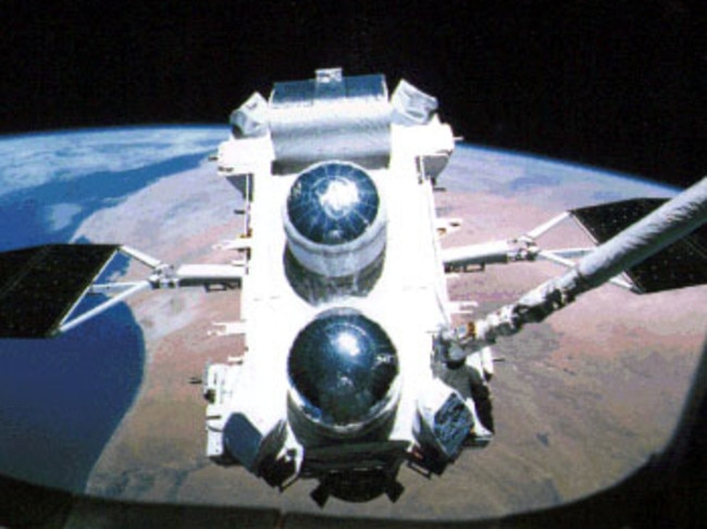 Compton Gamma Ray Observatory satellite in space orbit around earth in Jan 2000.