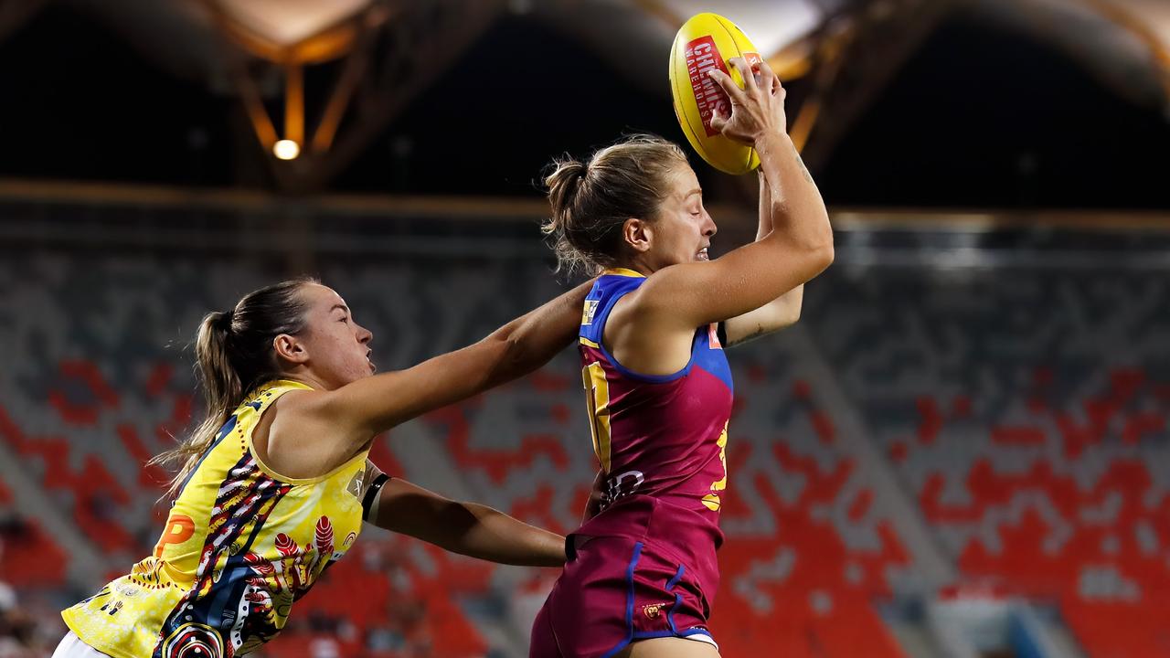 Isabel Dawes marks the ball in front of Madison Newman. Picture: Dylan Burns/AFL Photos via Getty Images