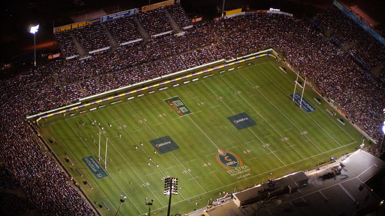 NRL Semi-Final August 18 2004: Cowboys against Broncos at Dairy Farmers Stadium. Picture: Evan Morgan