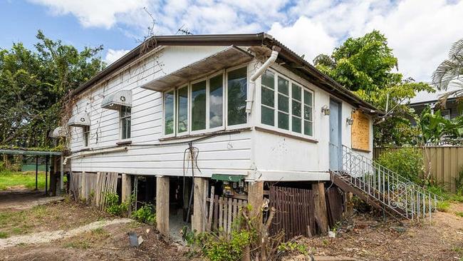 46 Morley St Toowong was put up for auction.