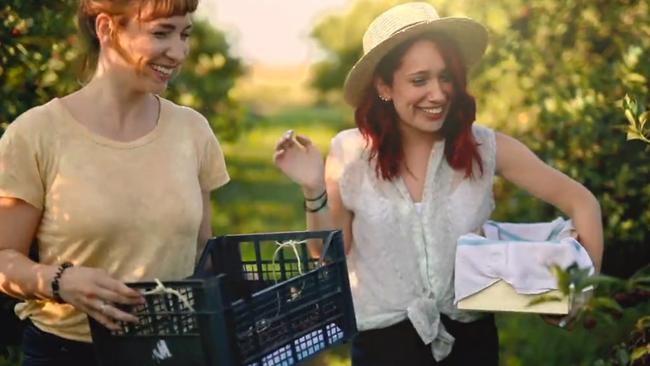 An ad campaign from the WA government is aimed at luring idle youngsters from the city out to the country to help fill a chronic looming shortage of fruit pickers and harvesters.