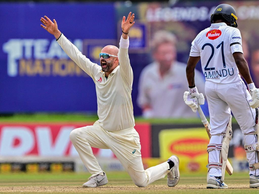 Australia's Nathan Lyon (L) is the only bowler who can track down the Test wickets world record, according to Muttiah Muralitharan. Picture: AFP