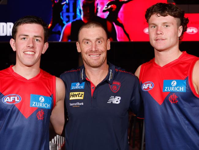 Melbourne draft picks, Xavier Lindsay (let) and Harvey Langford (right) with Simon Goodwin. Picture: Dylan Burns/AFL Photos via Getty Images