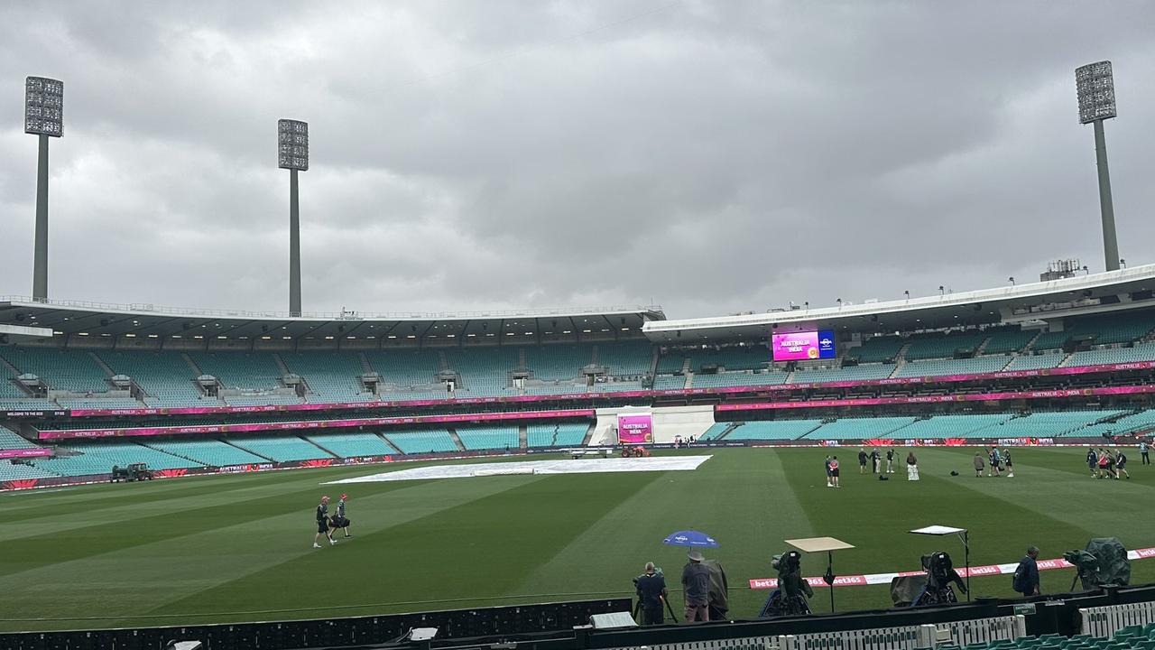 Day 1 live: Sydney rain threatens to delay Test start