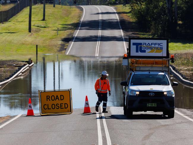 SYDNEY, AUSTRALIA - NewsWire Photos APRIL 7, 2024: Heavy rains this week have caused flooding in the Pitt Town and Windsor region.Pitt Town Road near the Lynwood Golf Course is closed in several spots. Picture: NCA NewsWire / David Swift
