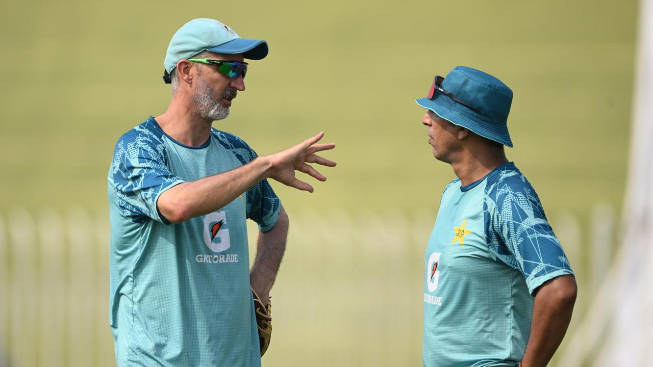 Pakistan coach Jason Gillespie chats with Azhar Mahmood. Photo by Stu Forster/Getty Images