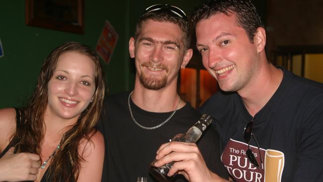 TCP TIMEOUT 11/2/2007 - Caroline, Aaron and Matt at Shenanigans Keywords / Pubs / Clubs / Timeout / People