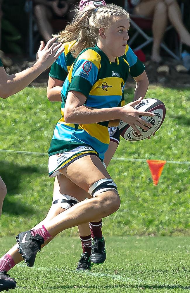 Megan Prinsloo getting the ball with some room to move. Picture: Chris Lodge