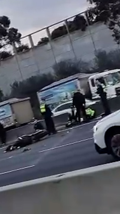Police motorcycle crash on Tullamarine freeway