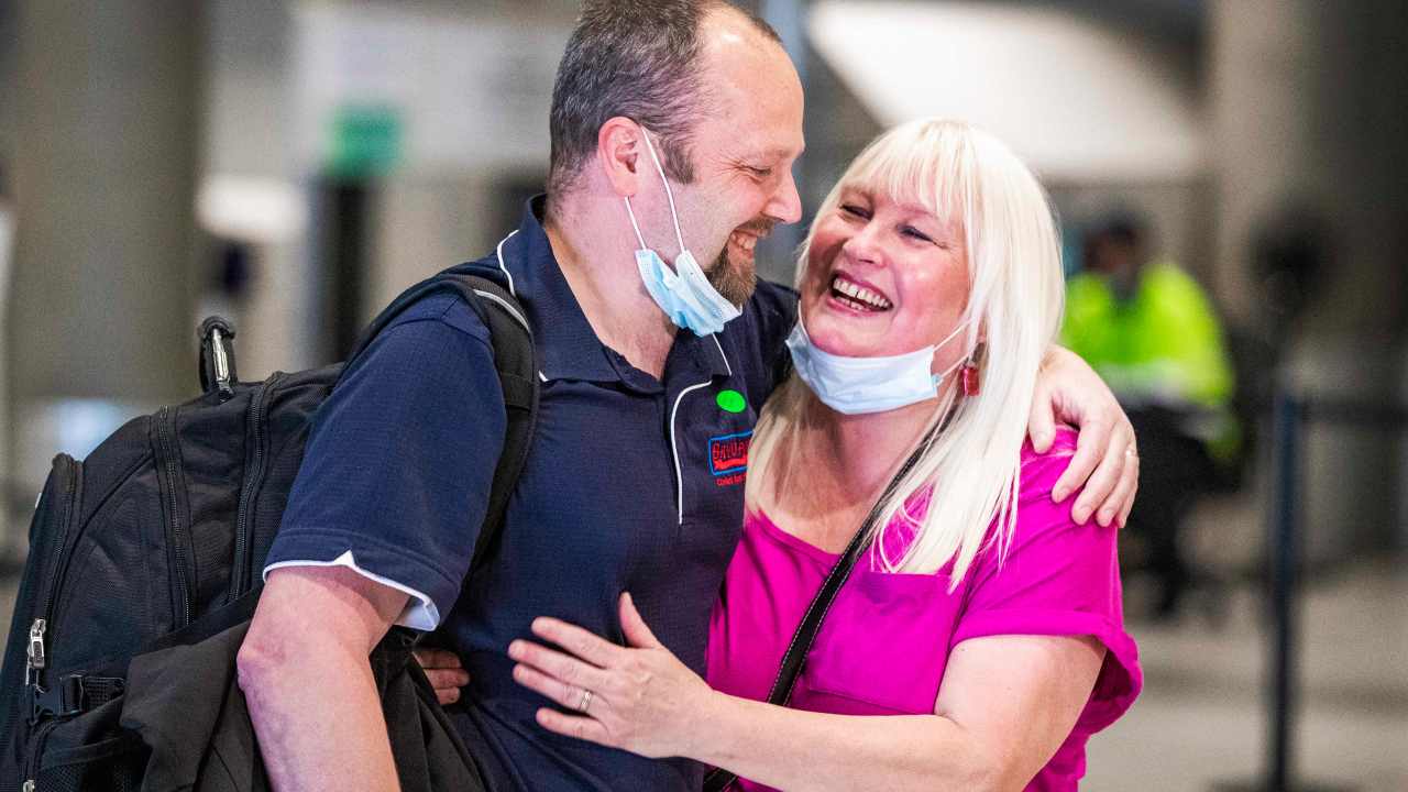 queensland-families-reunite-at-brisbane-airport-as-covid-19-border