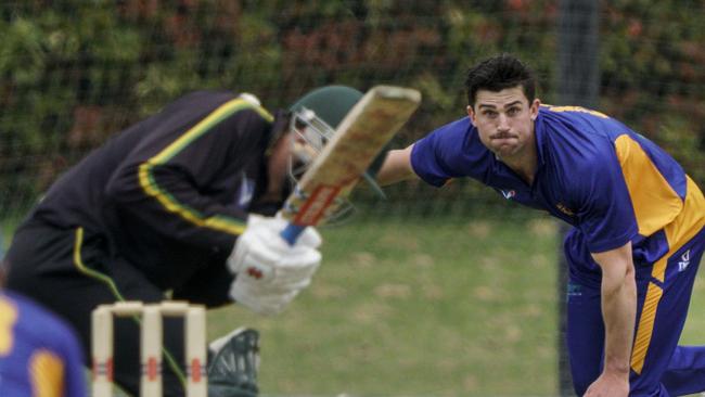 Fraser Hay bowling for Williamstown. Picture: Valeriu Campan