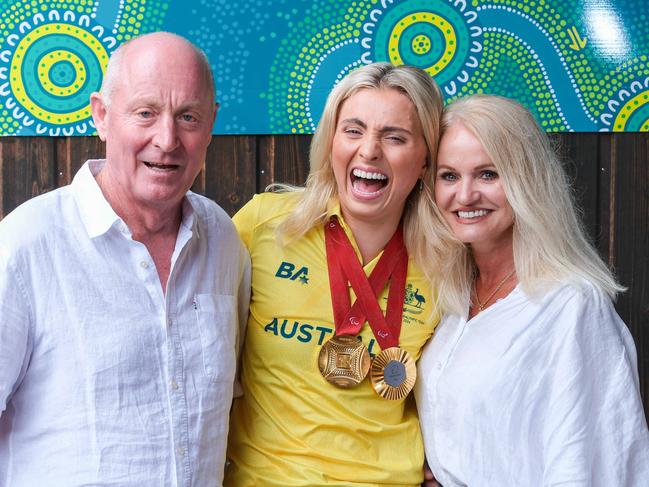 Australia's golden Paris paralympian,  swimmer Alexa Leary celebrating with her parents, Russell and Belinda in the French capital on September 5, 2024. Photo: Jacquelin Magnay