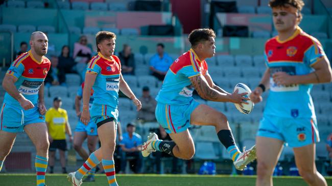 Jay Watling stepping the defence. Picture: Thomas Lisson