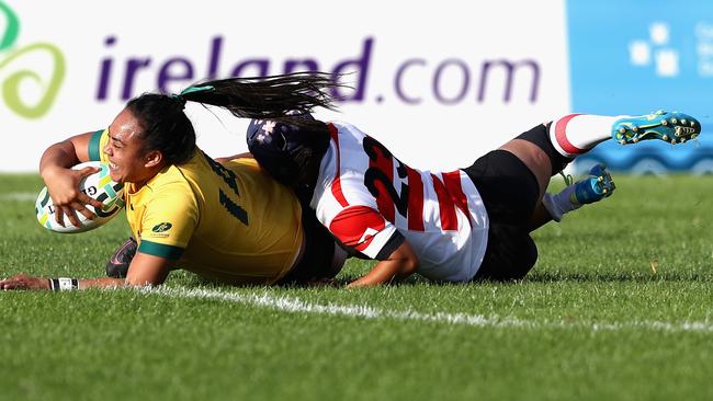 Nareta Marsters of Australia scores a try.