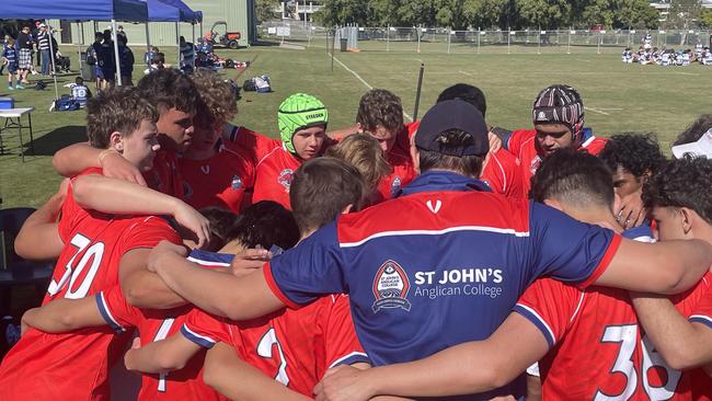 St John's huddle at halftime after stretching their rivals.