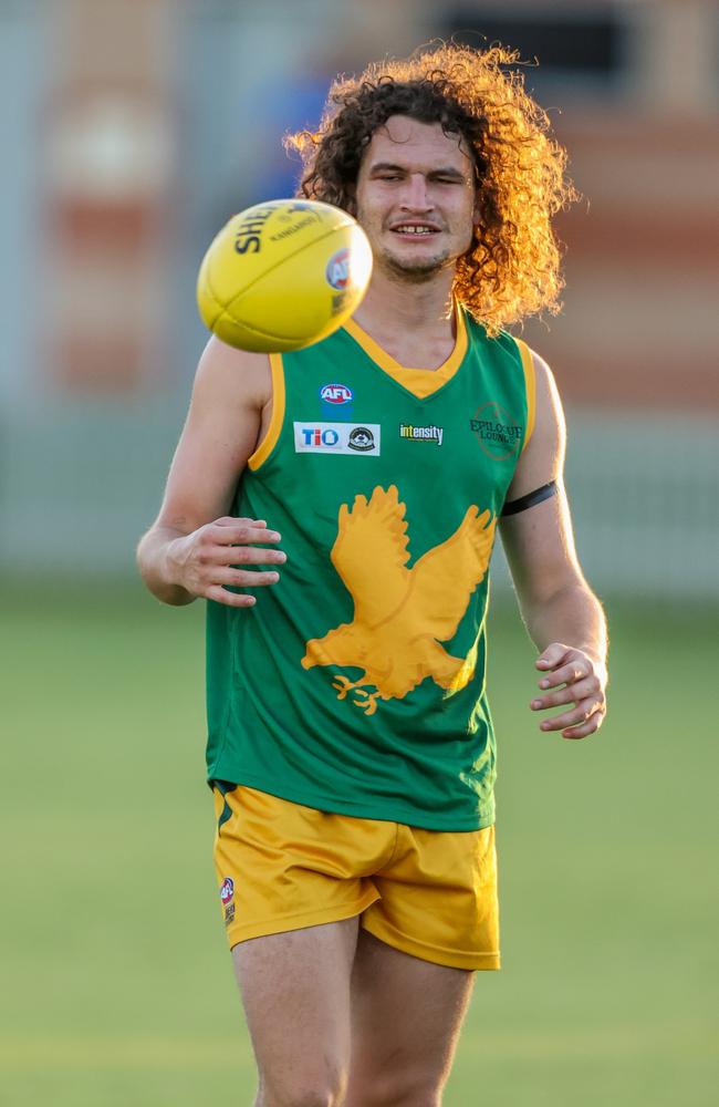 Jackson Cole had a strong match for Pioneer. Picture: Charlie Lowson / AFLNT Media